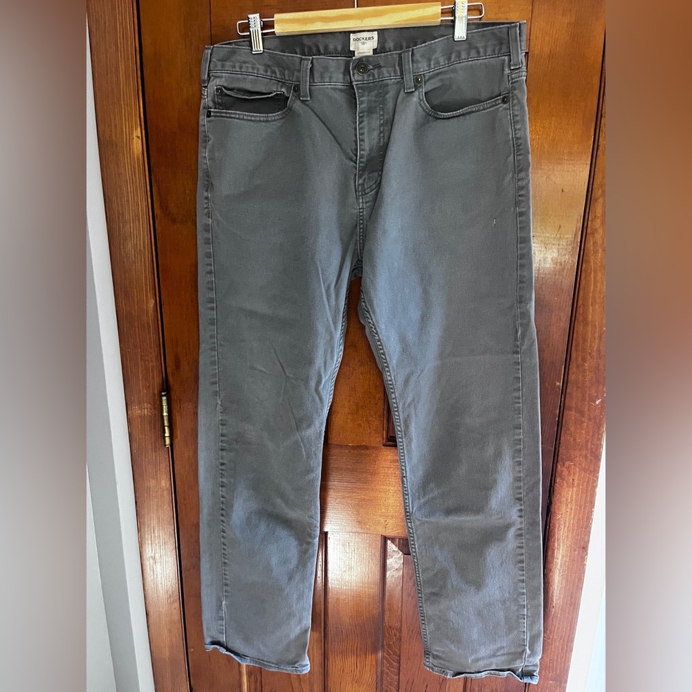 Dockers Men's Charcoal Straight Jeans